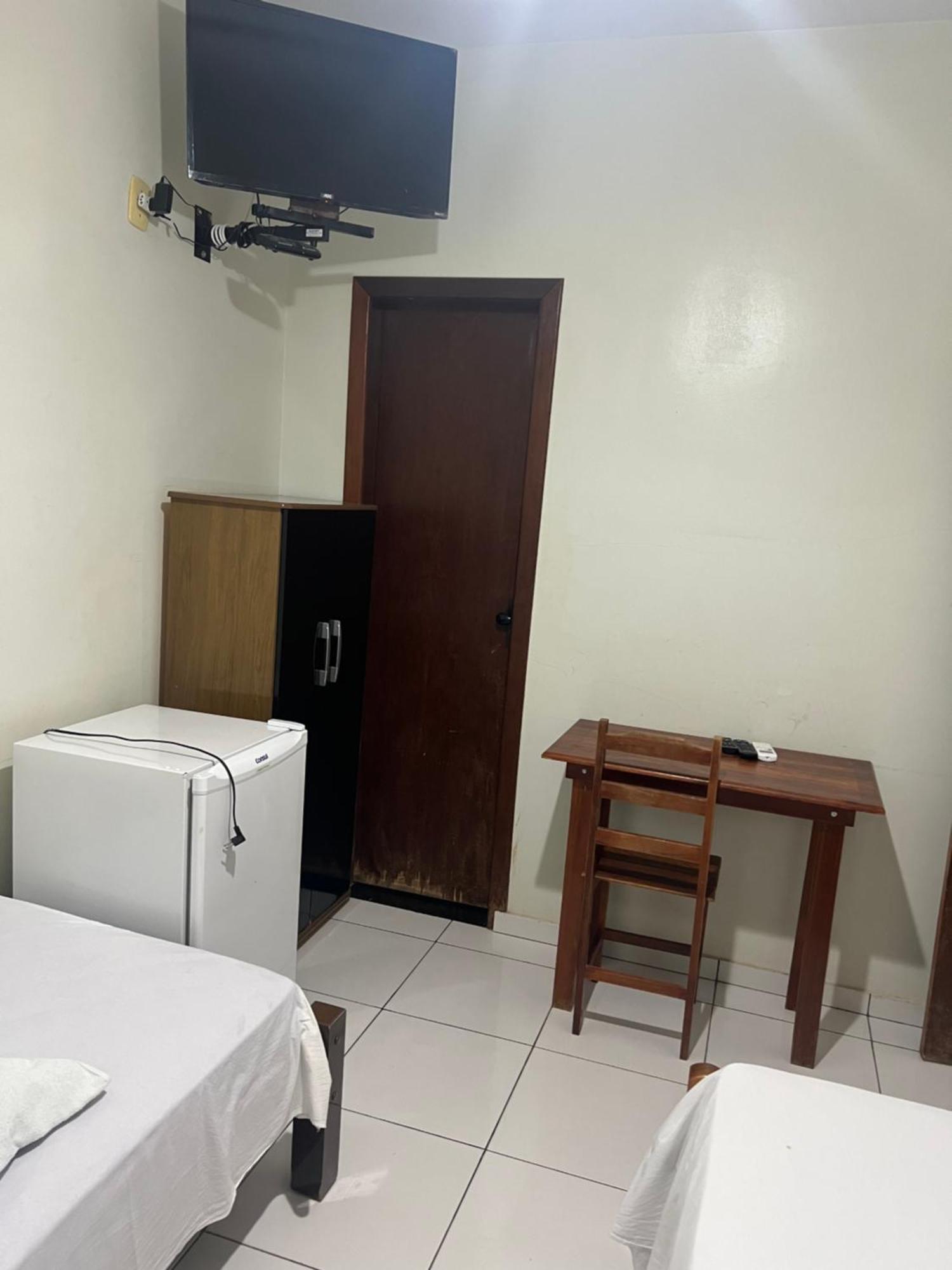 Brilhante Hotel Itacarambi Bagian luar foto